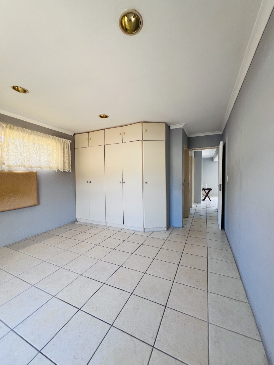 2 Bedroom Property for Sale in Pine Acres Western Cape